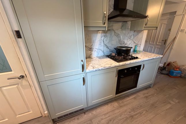 75, Eaglesfield Drive, BRADFORD photo 5