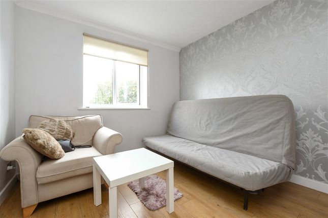 Vicarage Lane, Horley photo 3
