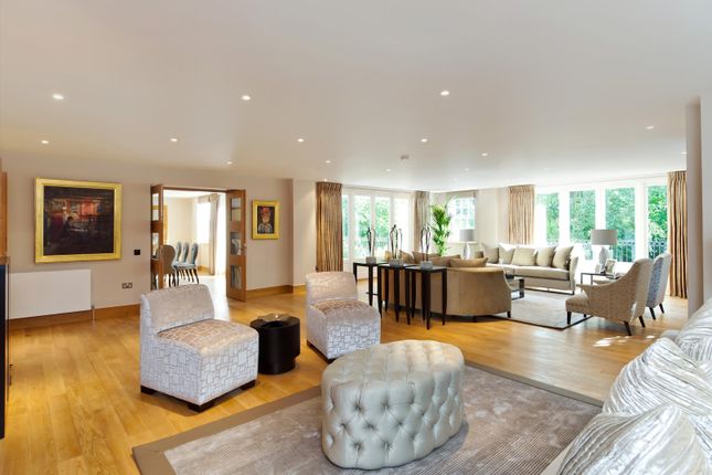 8, White Lodge Close, London photo 3