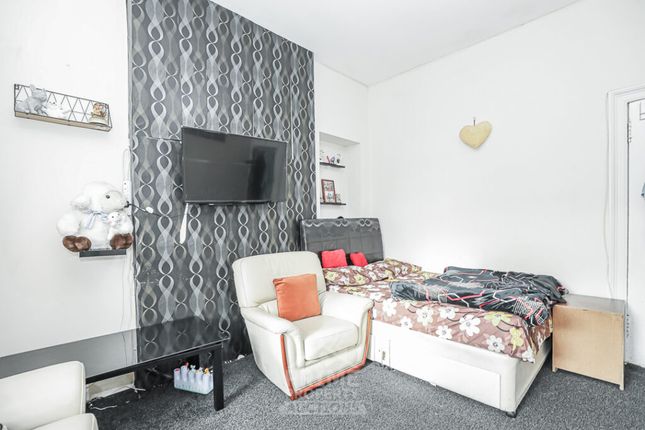 8, Grant Street, Greenock photo 3