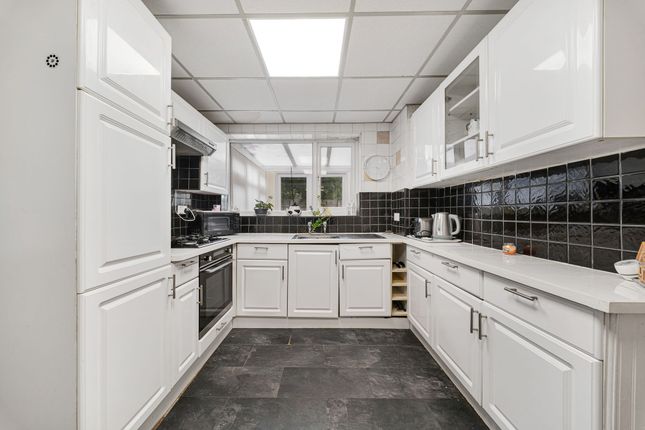 1 Oakfield Drive, Widnes photo 3