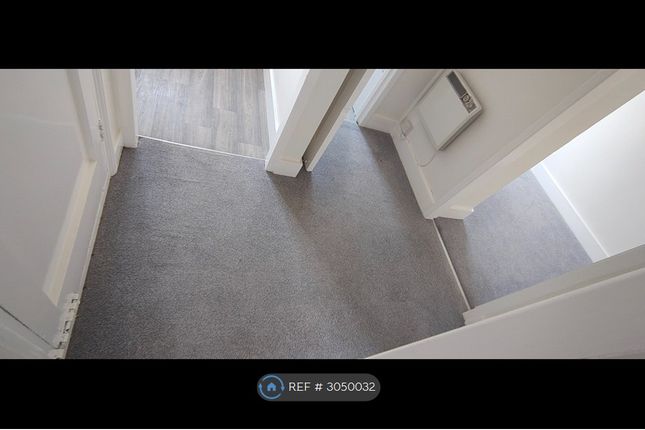 Flat, A Crendon St, High Wycombe photo 4