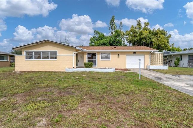 Thumbnail Property for sale in 1035 Se 43rd St, Cape Coral, Florida, 33904, United States Of America