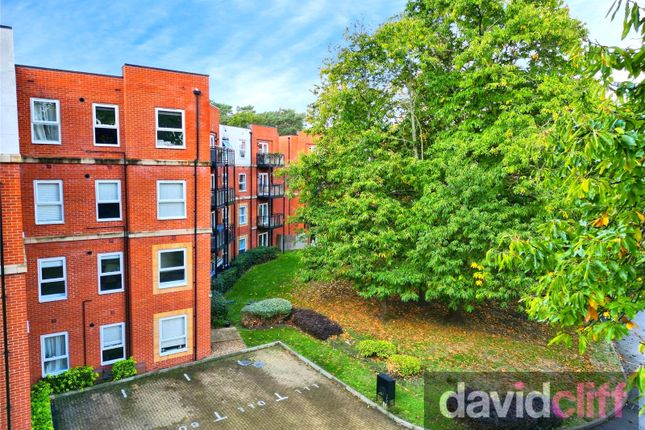 2-bed flat on Edrich Grange, Berkshire, £287,500