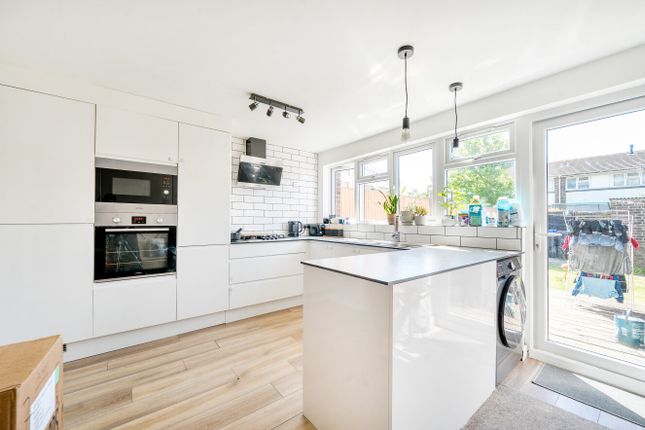 9, Daniel Close, Lancing photo 2