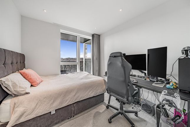 Flat for sale in Purser Court, Smithfield Square, Hornsey