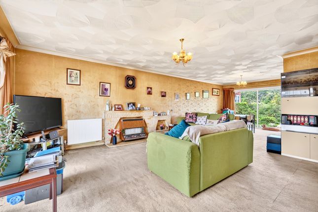 26, Kelly Road, Bowers Gifford photo 2