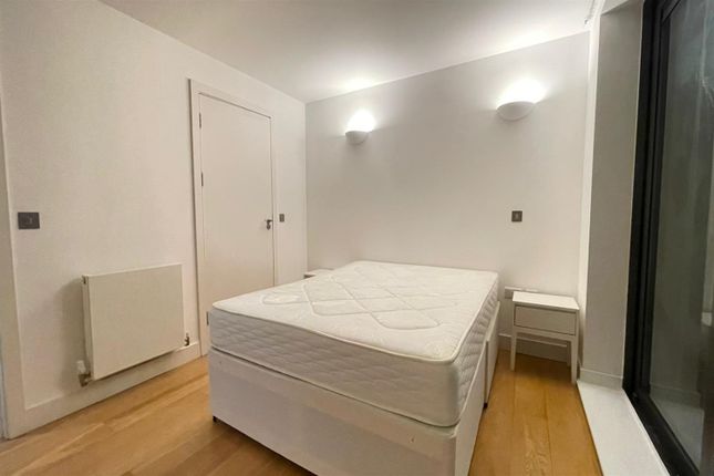 50, St William's Court, Gifford Street, London photo 5