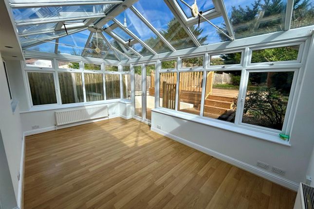 23, Brooklands Gardens, Hornchurch photo 4