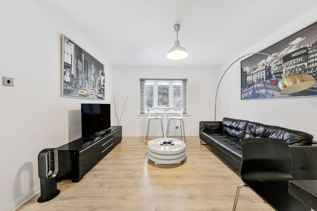 Flat for sale in South Grove, London