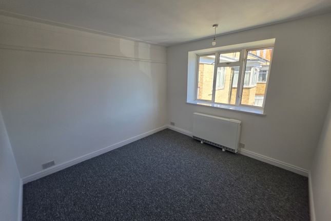 19, Cherry Court, Folkestone photo 4