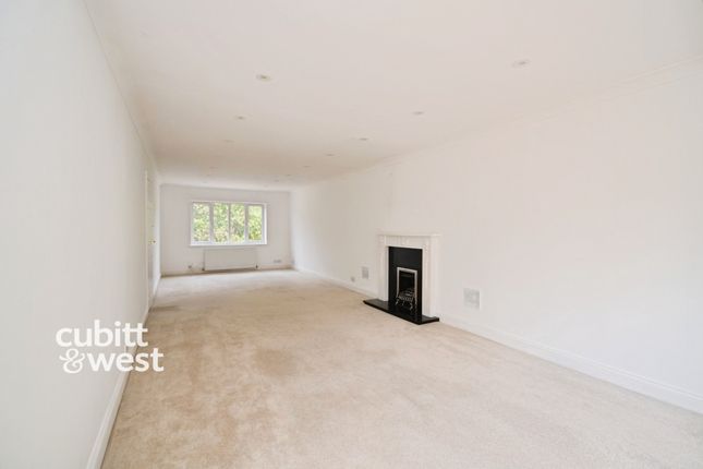 12, Loxford Road, Caterham photo 4