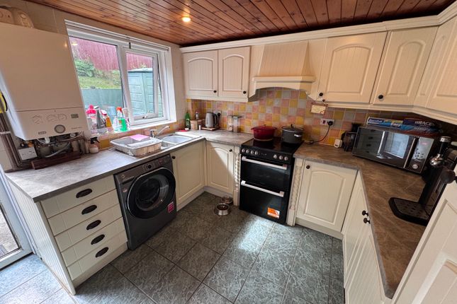 Crown Road, Bridgend photo 5