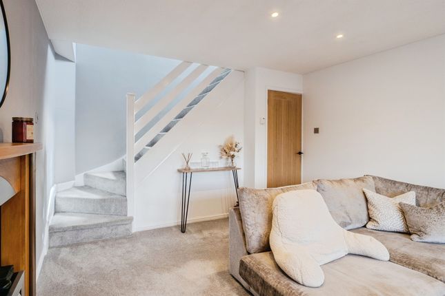 7, Roundhill Way, LOUGHBOROUGH photo 2