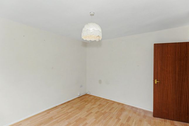 30, Yewtree Court, Northampton photo 4
