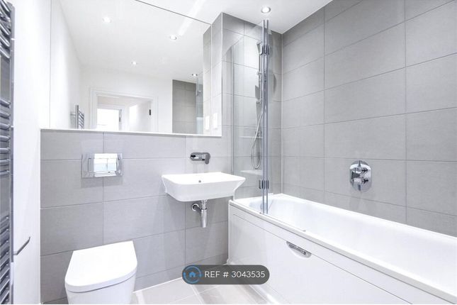 Flat, Longships Way, Reading photo 2