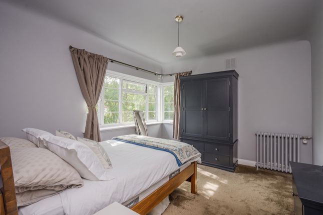 Flat 32, Emerson Court,, Wimbledon Hill Road, London photo 4