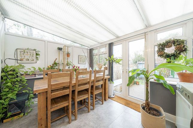 10, Elizabeth Gardens, Sunbury-On-Thames photo 4