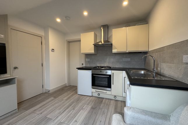 Norbury Crescent, London photo 5
