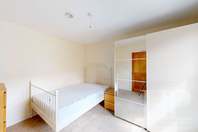 Thumbnail Room to rent in Albany Road, Crawley