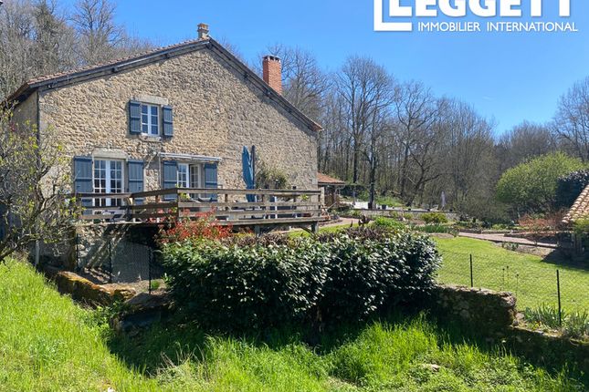 Villa for sale in Saint-Estèphe, Dordogne, Nouvelle-Aquitaine