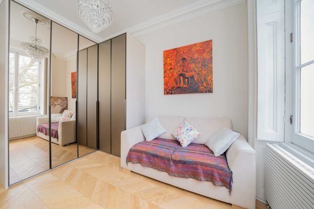 Flat for sale in Westbourne Terrace, London