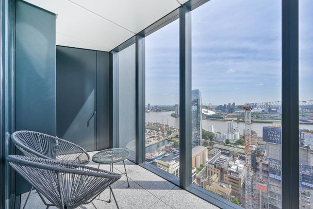 Flat to rent in Amory Tower, Canary Wharf