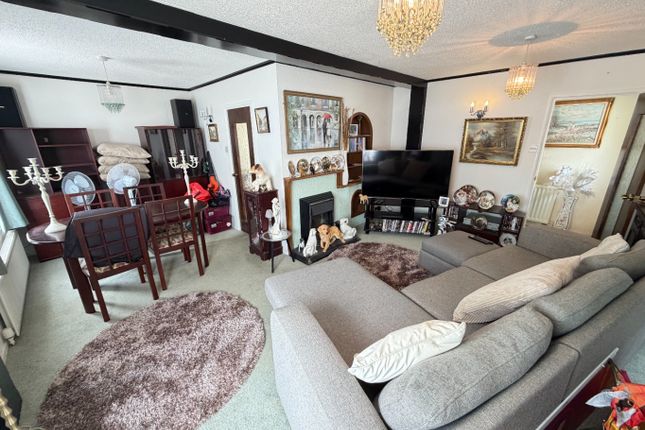 42 Little Meadow, Woodside Home Park, Luton photo 3