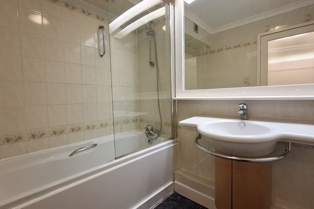 Flat for sale in Apt. 703 Kings Court, Ramsey