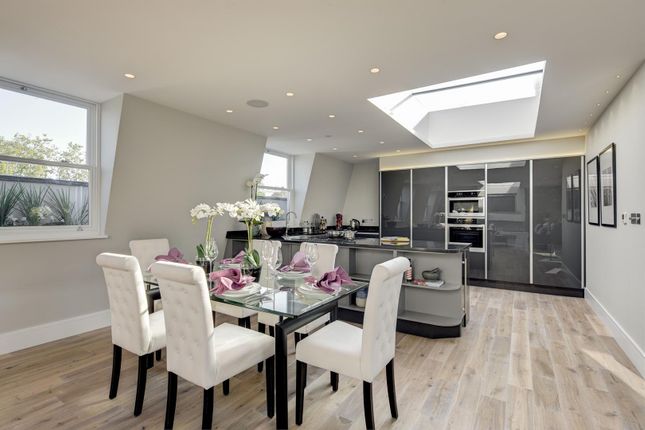 Flat for sale in Warwick Gardens, Kensington