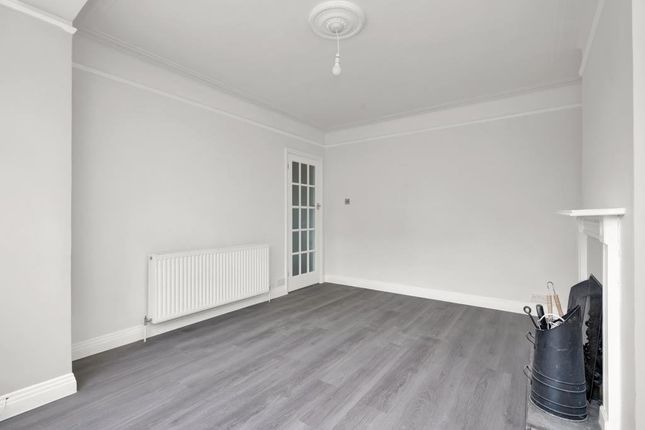 10, Castleview Road, Surrey photo 3