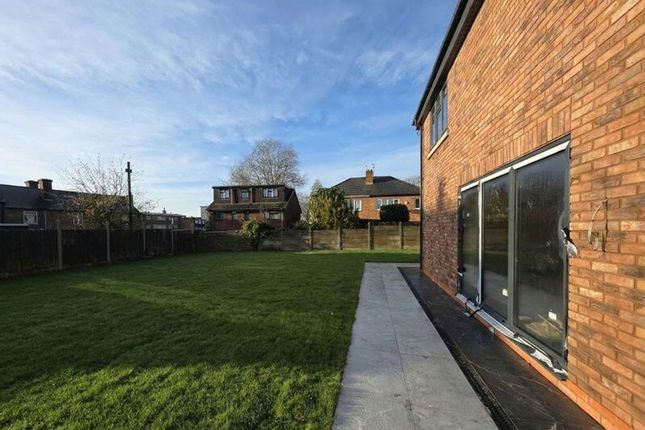6 Hollies Drive, Wednesbury photo 2