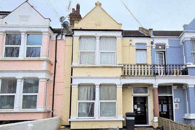 Flat to rent in Seaforth Road, Westcliff-On-Sea