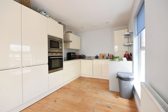 Flat 8, Crown House, 1-3, Crown Street, Brentwood photo 3