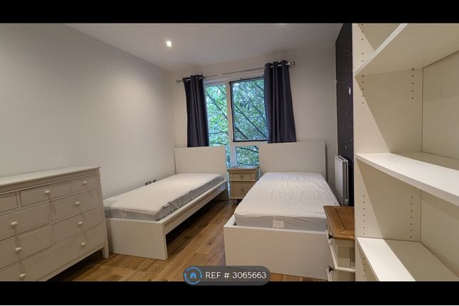 Flat, Plender Street Camden, London photo 5