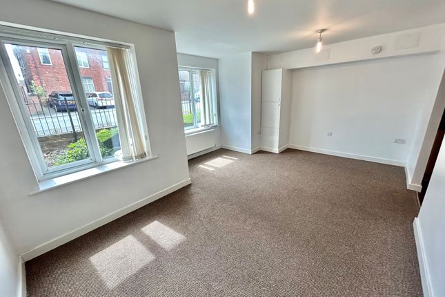 Flat 1, 82, Hallam Fields Road, ILKESTON photo 3