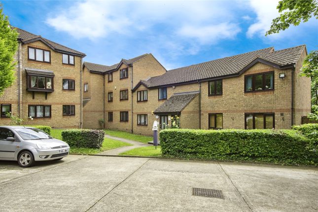 Thumbnail Flat for sale in Wingrove Drive, Purfleet-On-Thames, Essex