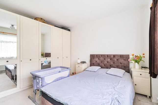 Flat for sale in Hatch End, Middlesex