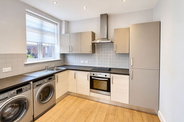 Flat 2, Fountain Court, Waltham Abbey photo 2