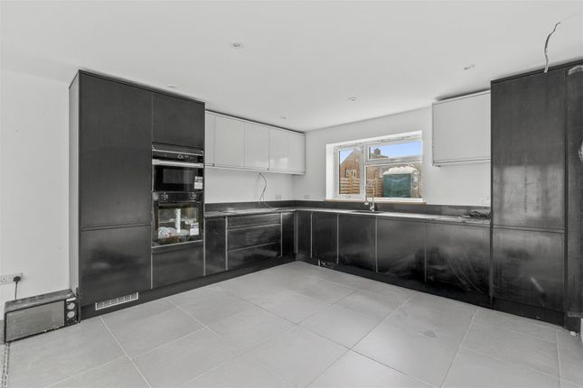 The Warren, Norwood Road, High Wycombe photo 2