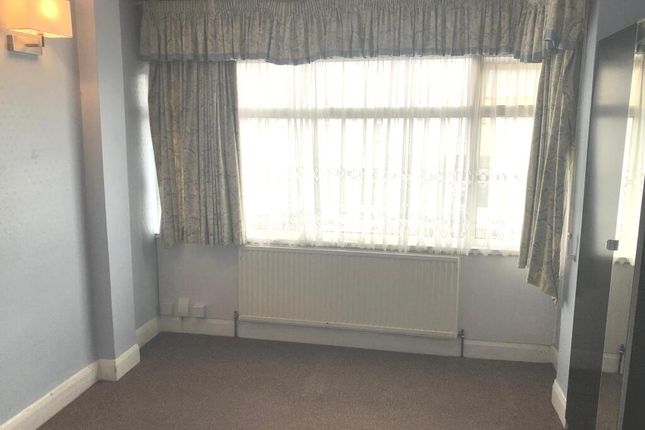 51 , Staines Road, Ilford photo 2