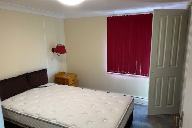 30 Duffins Orchard, Chertsey photo 4