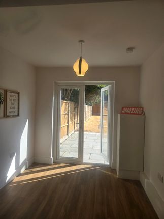 22 Devonshire Road, FELTHAM photo 5