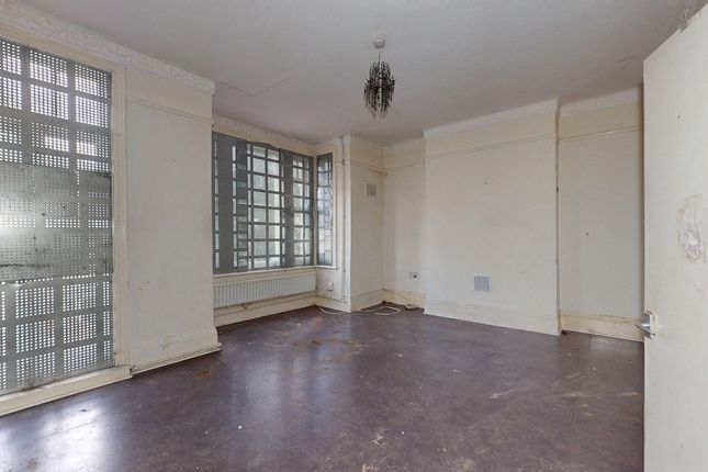 Flat B, 40 Atherfold Road, London photo 2