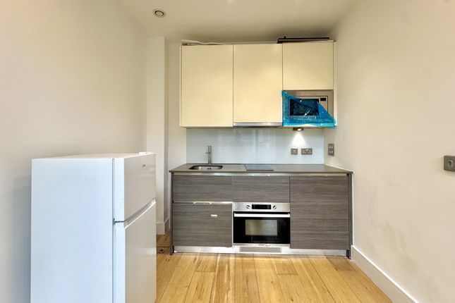 Flat 188, Trinity Square, Hounslow photo 4