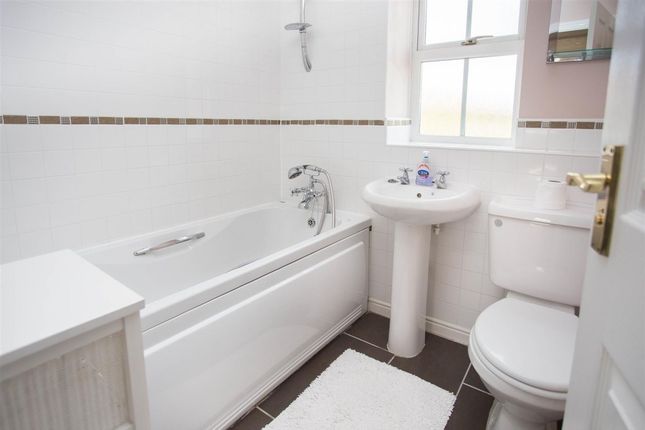 27 Spruce Road, Aylesbury photo 5