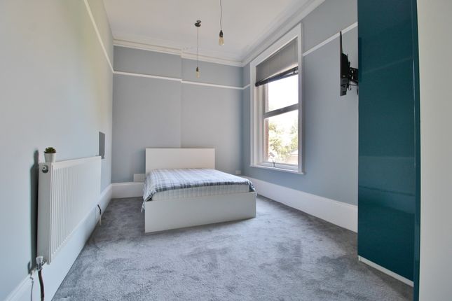 8C, Lennox Road South, Southsea photo 4
