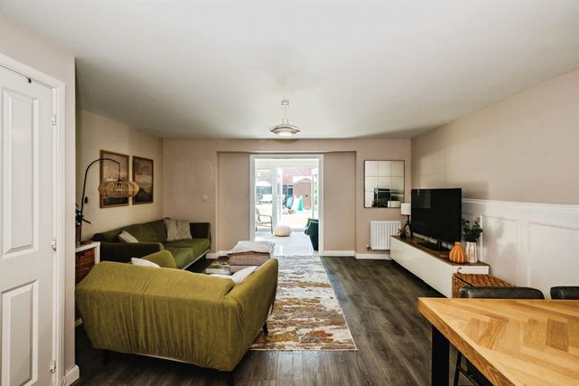 39, Cornfield Way, Worthing photo 4