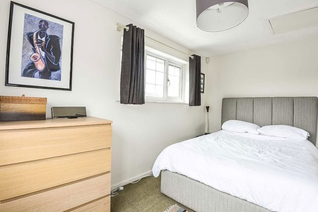 7, St. Benets Close, London photo 4