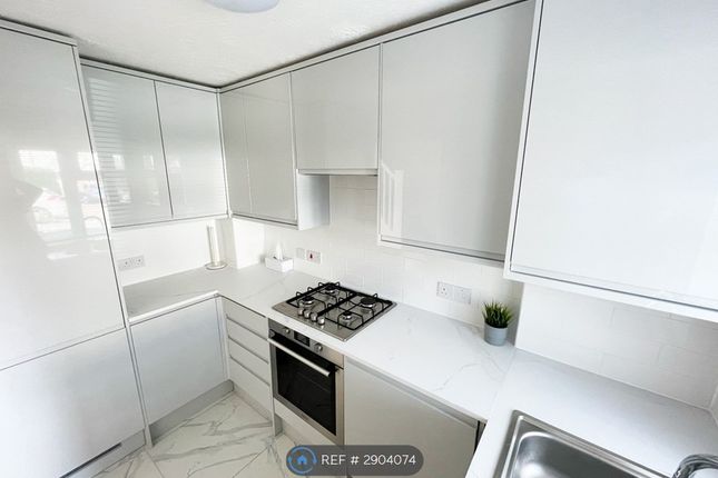 Pennington Way, London photo 2